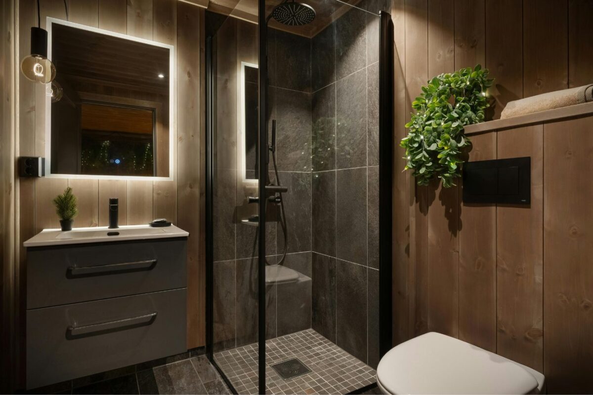 imgi 06 bathroom glass x9pgt2jsxb middle