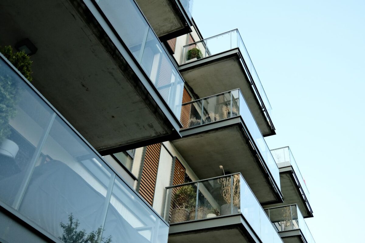 imgi 07 balcony glass wq4kp6n0td middle